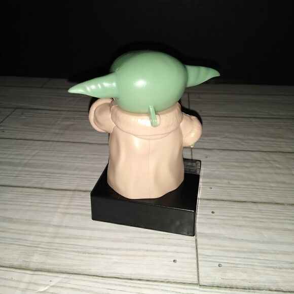 The Mandalorian Star Wars Baby Yoda Grogu Candy Dispenser Talking Electronic - Picture 9 of 9